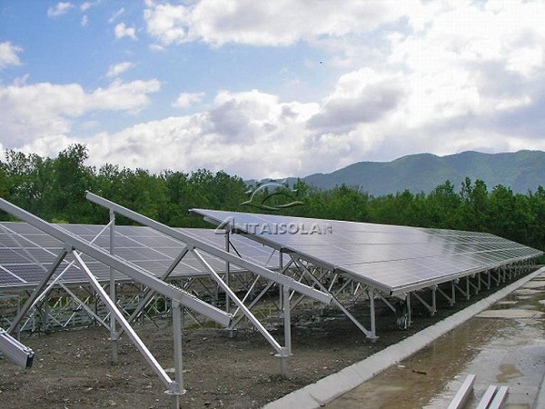Tomando A través de detalles sobre diferentes tipos de tornillo de tierra solar