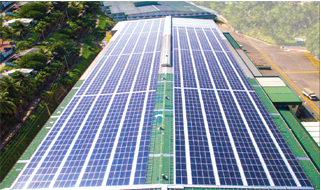 ¿Cuál es la consideración antes de elegir los estantes solares del techo?